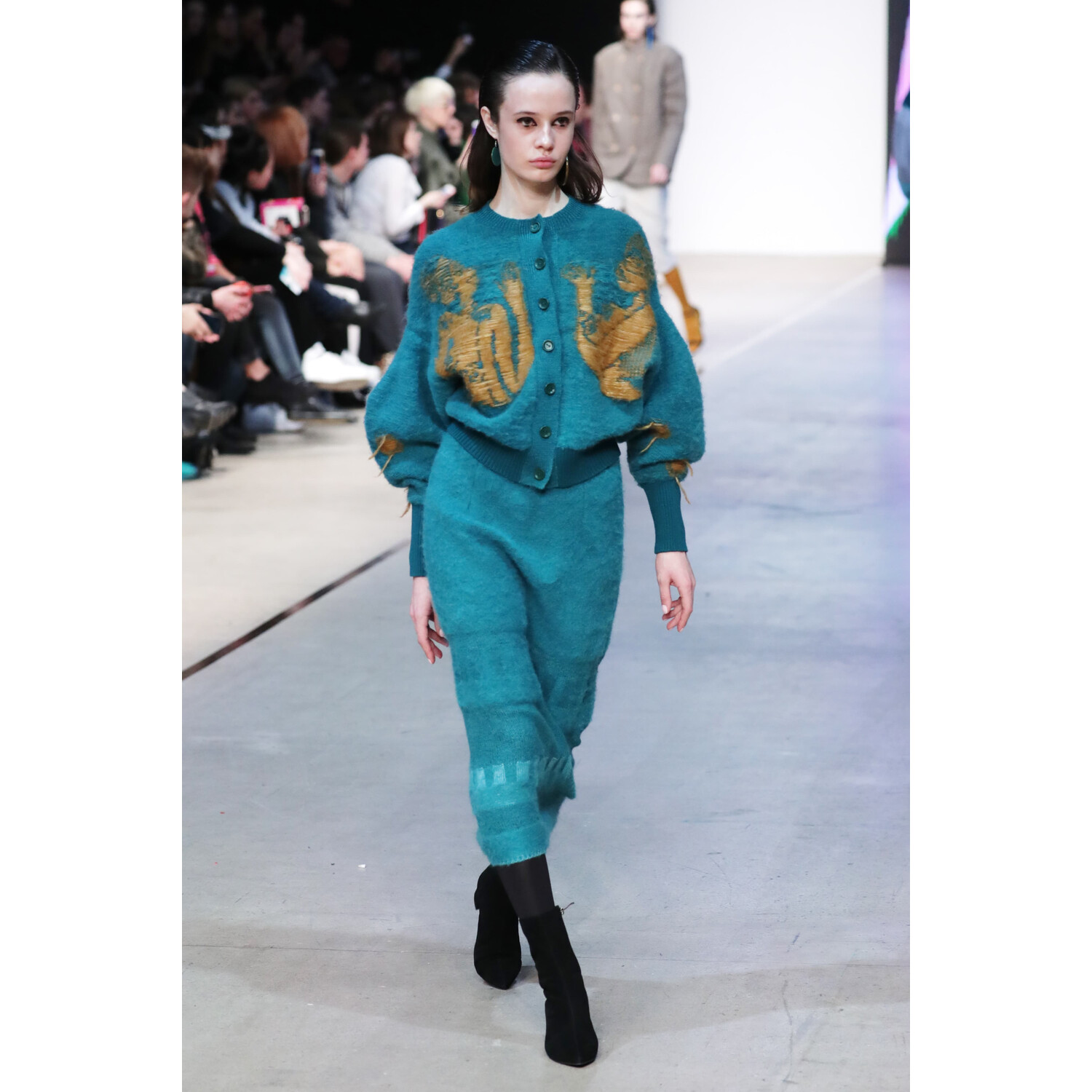 Фото Ksenia Seraya x Mad Daisy Moscow Fall 2019 Ready-to-Wear / Ксения Серая осень-зима 2019 / Неделя моды: Москва